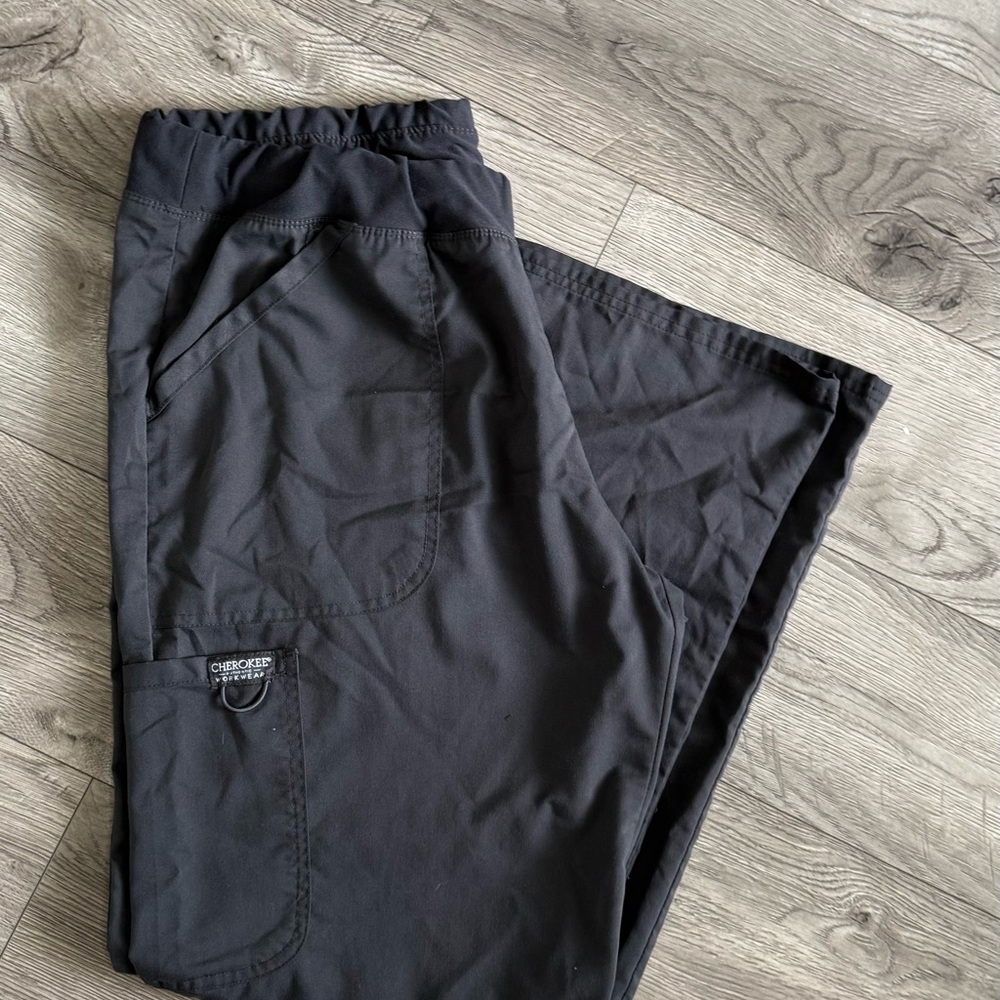 Cherokee Black Cargo Pants with Modern Design